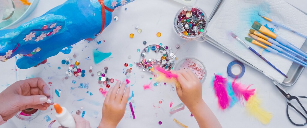 Diversión para toda la familia con dibujos, manualidades y mucho más | Vrbo España Diversión para toda la familia con dibujos, manualidades y mucho más | Vrbo España